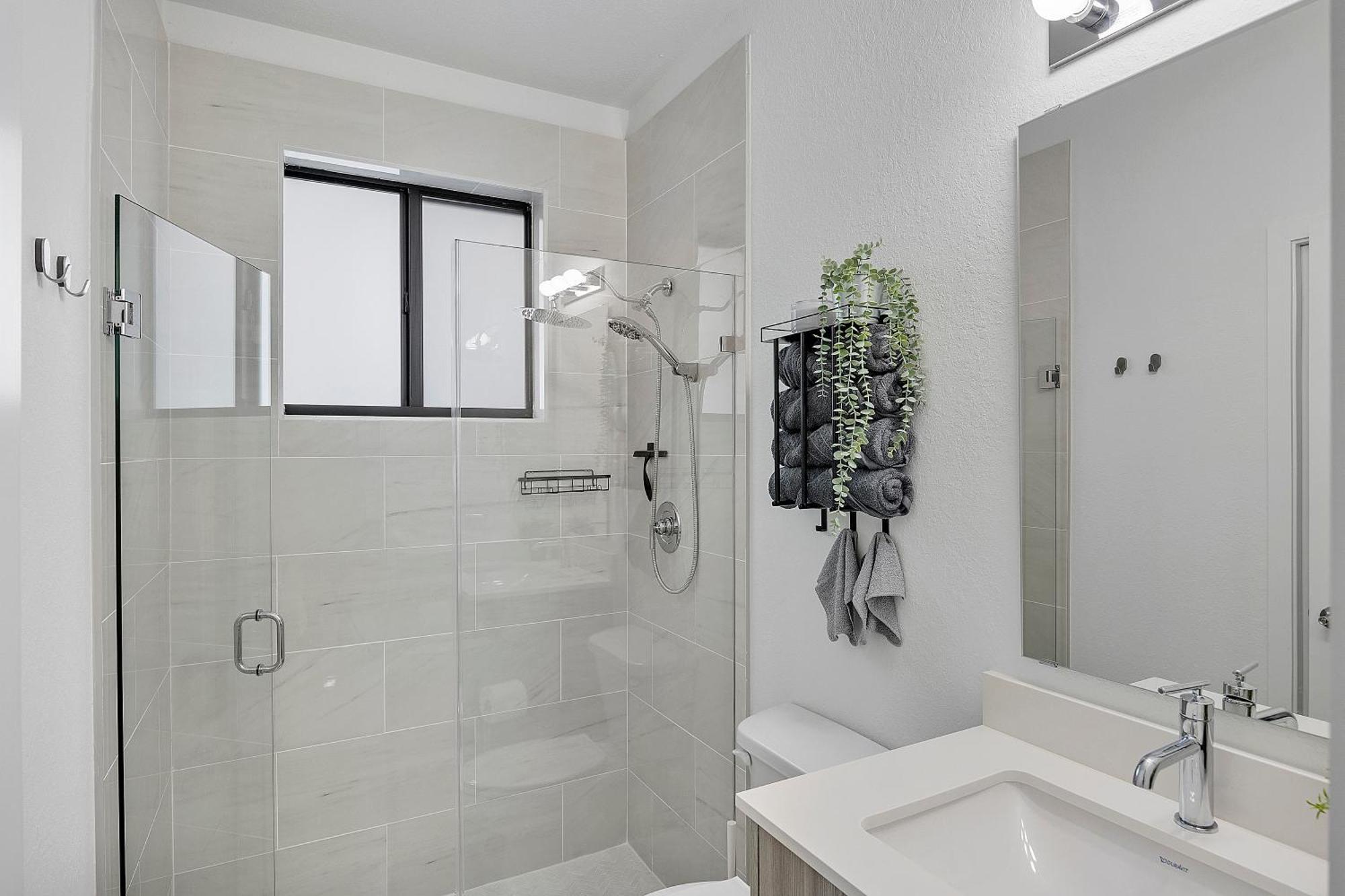 Avi Lux Iii Miami
