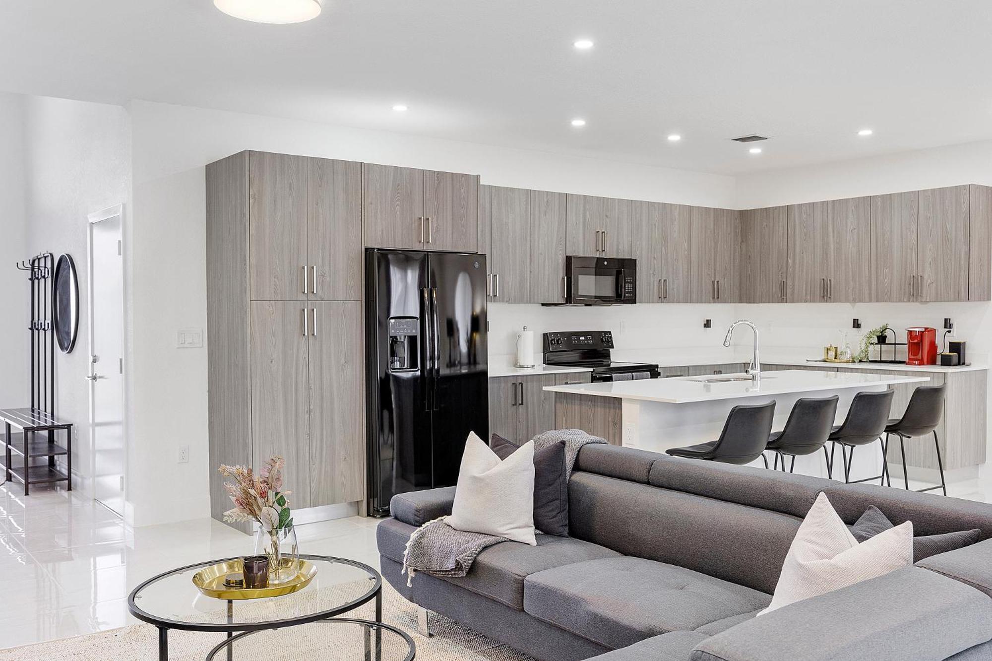 Avi Lux Iii Miami